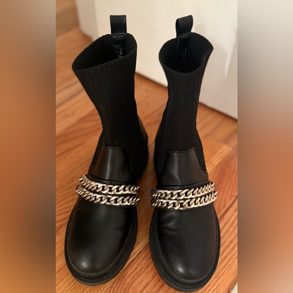 Steve Madden black chunky sock boots with gold chain - Picture 2 of 3